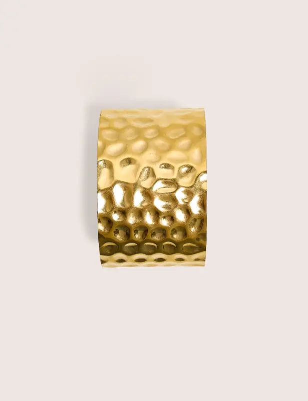 Brazalete rígido chapado en oro texturizado