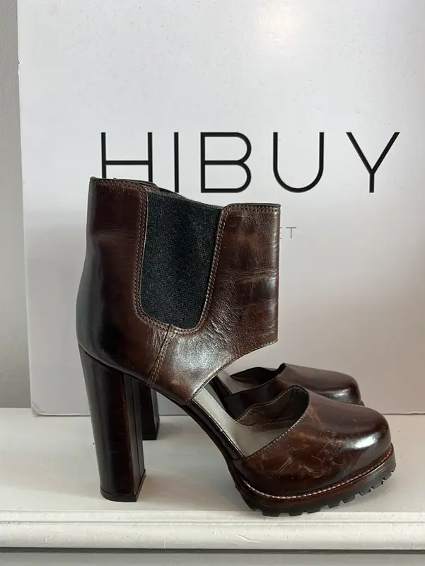 BRUNELLO CUCINELLI. Zapatos marrones estilo botin aperturas. T 37