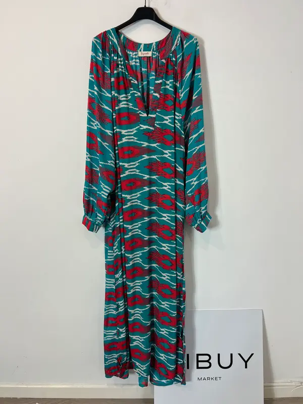 BUGANVILIA. Vestido verde estampado rojo sedaT.3xl