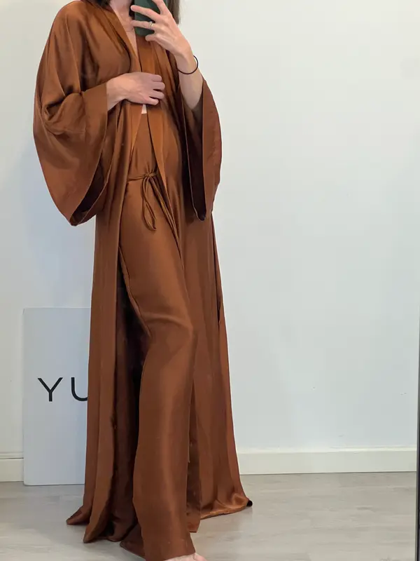 C-THROU. Total look marrón gasa T.s