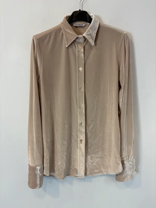 CALIBAN. Camisa beige terciopelo