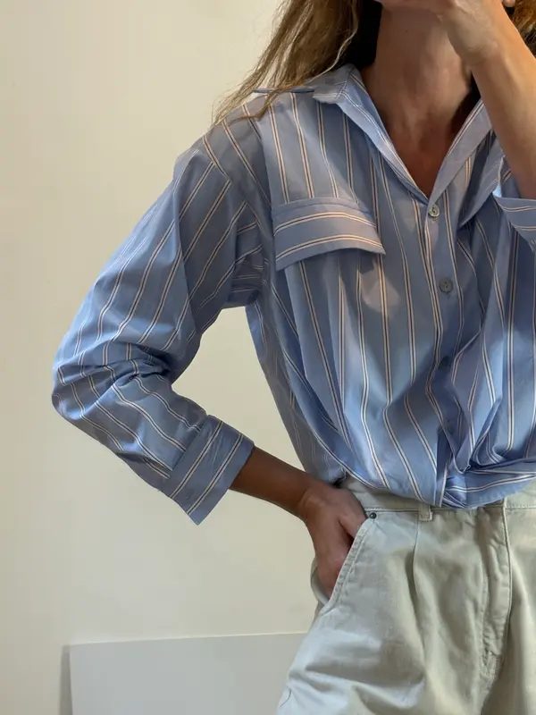 Camisa azul rayas anudada