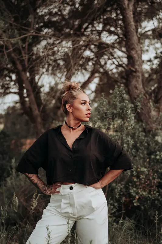Camisa corta oversize negra