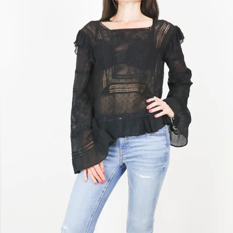 Camisa negra con volantes