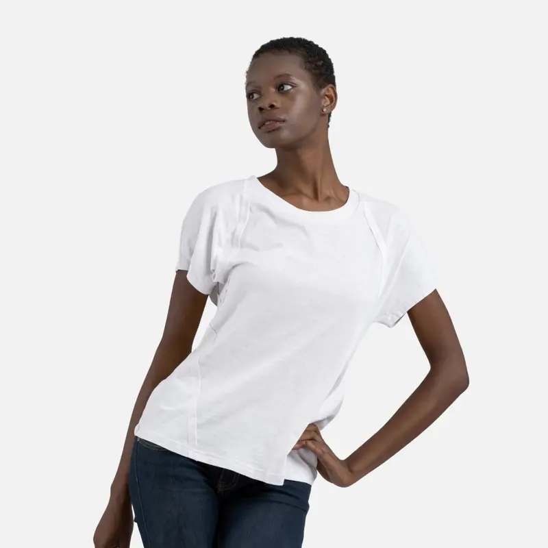 Camiseta básica costuras