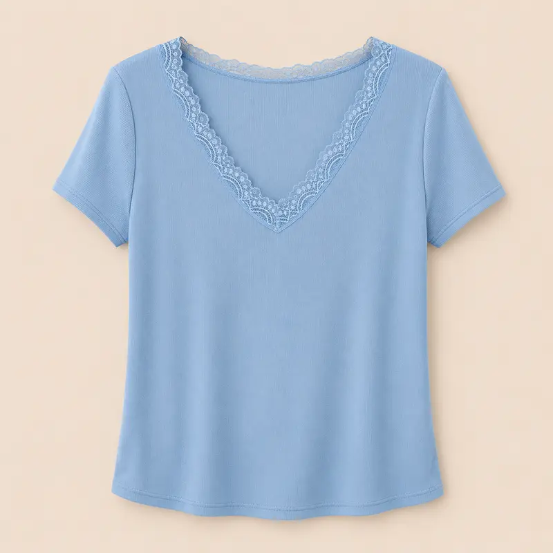 Camiseta Celeste con Encaje en Escote Trapio