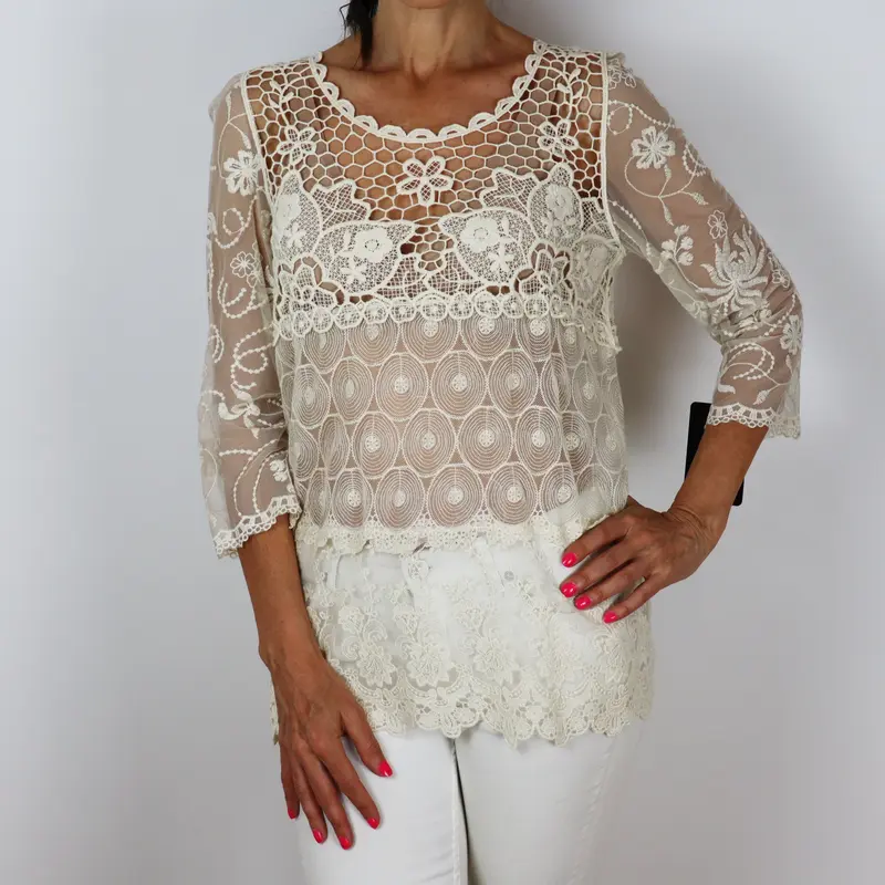 Camiseta de encaje color crema