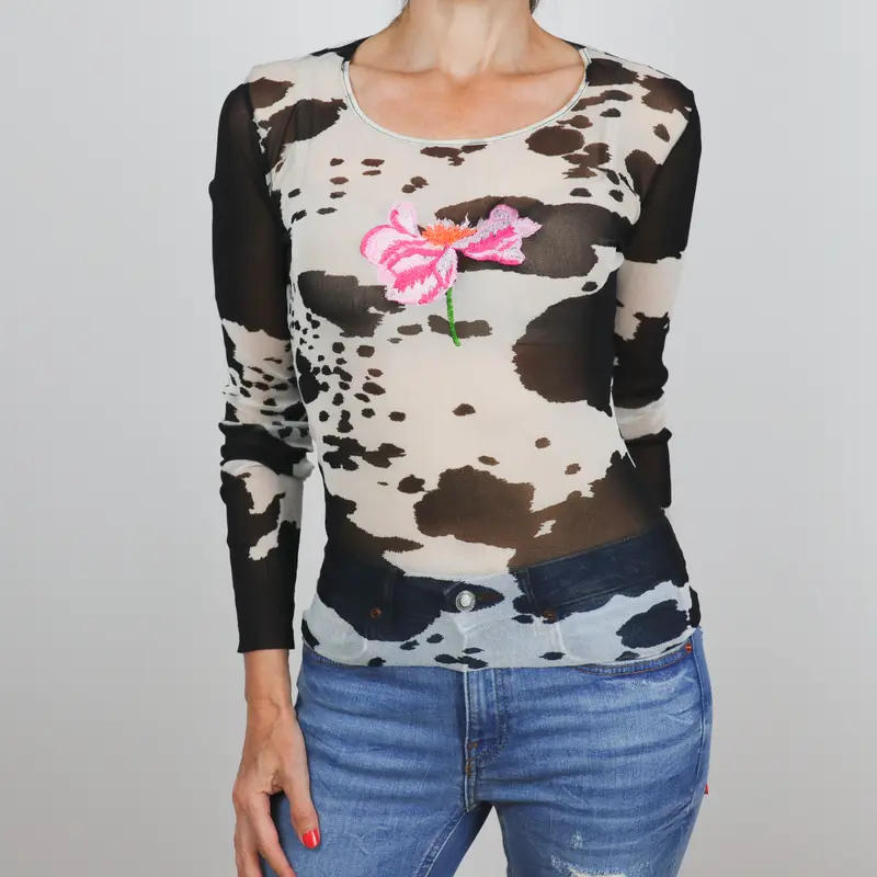Camiseta de manga larga estampado blanco y negro