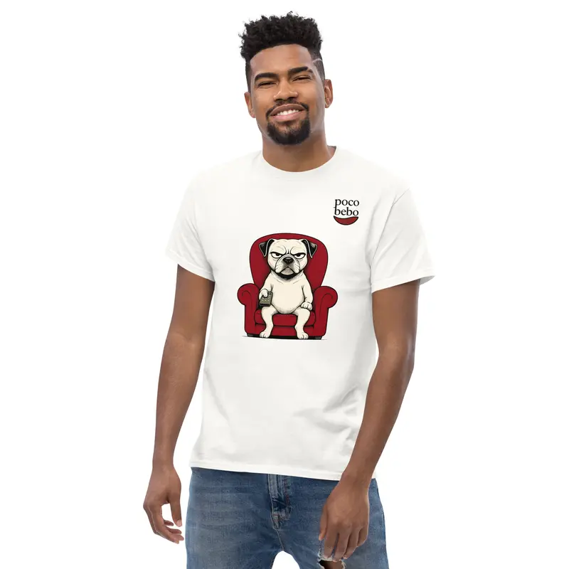 Camiseta el perro tiene el mando