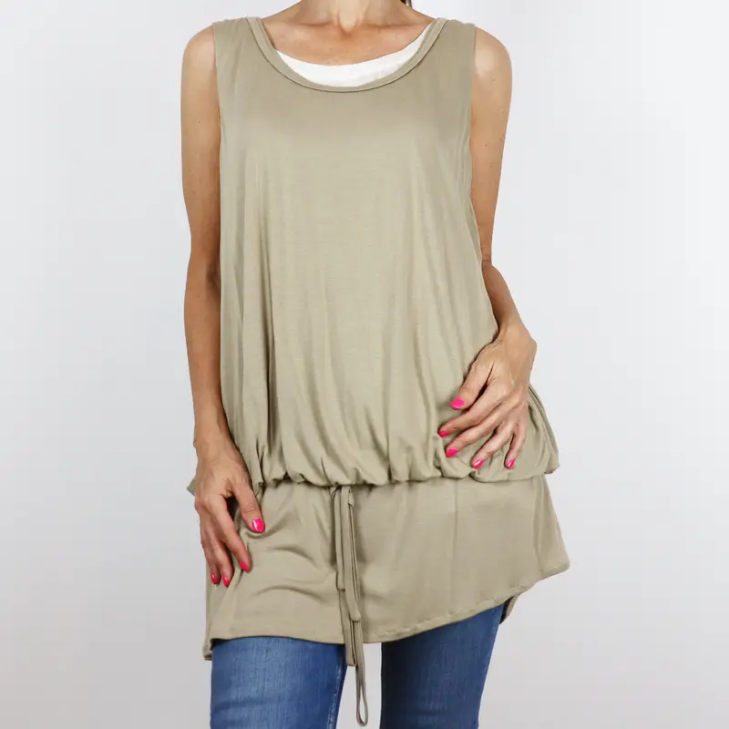 Camiseta larga beige sin mangas