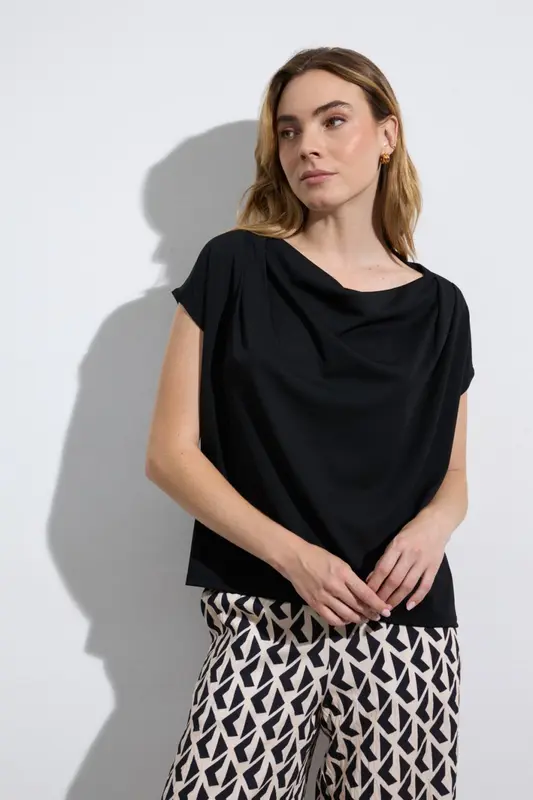 Camiseta Petunia Negro