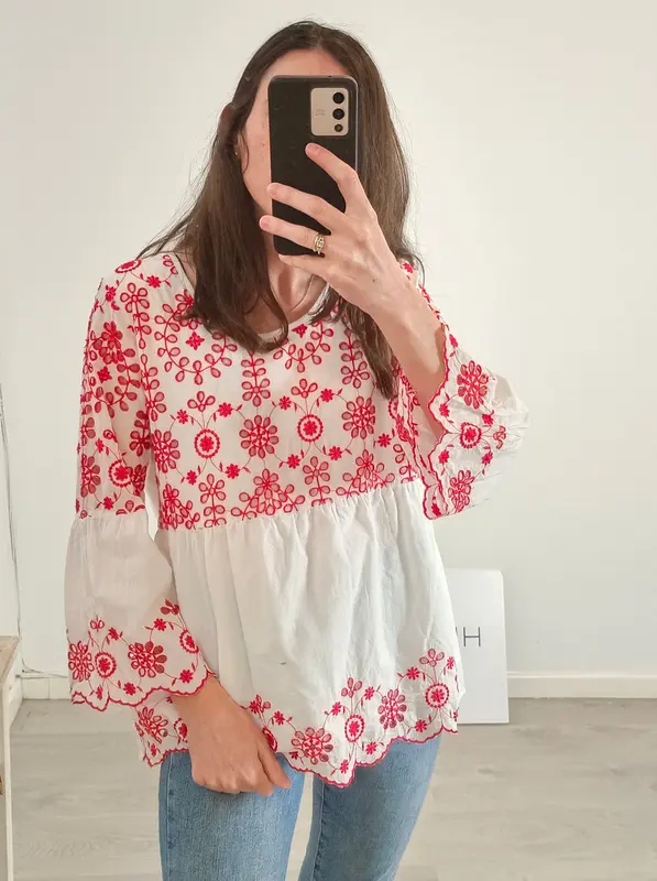 CAMOMILLA. Blusa blanca bordada T.40