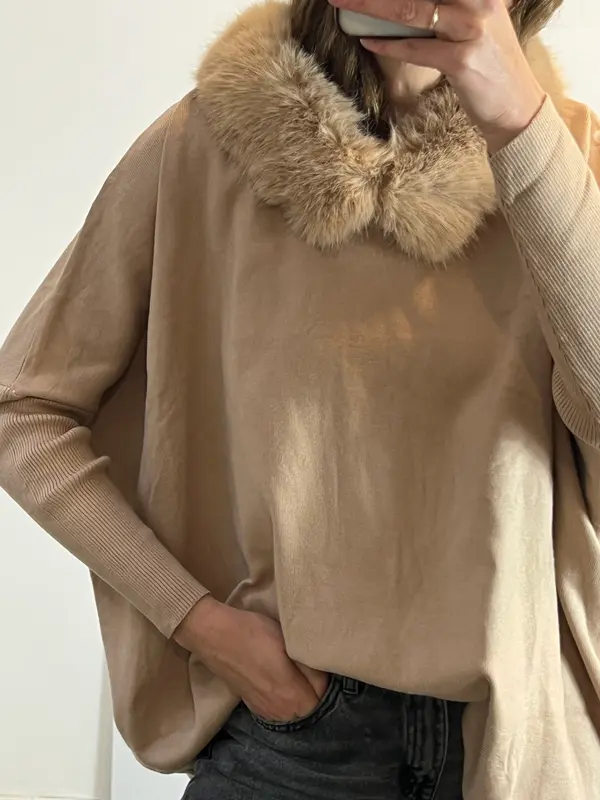 CARLOTA&CO. Jersey beige cuello pelo. T L