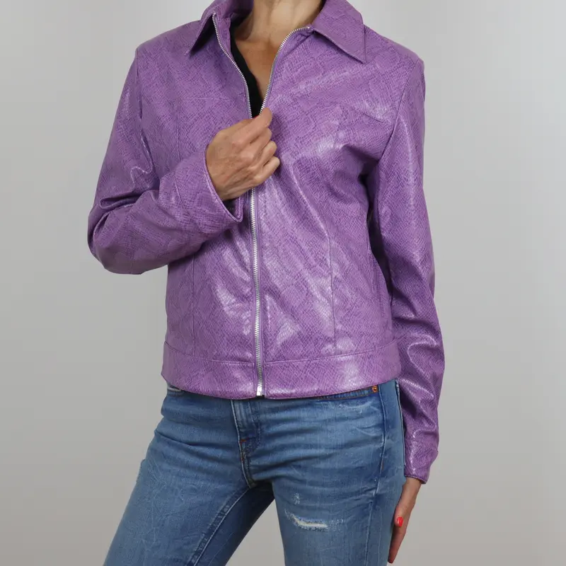 Cazadora de polipiel color lila