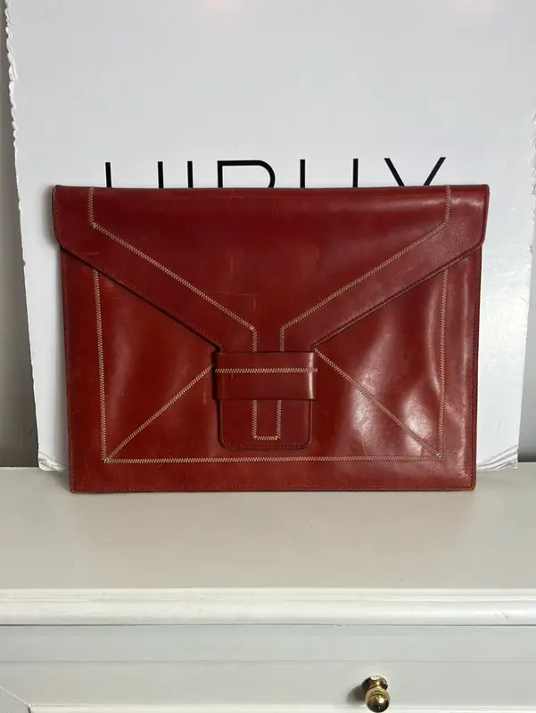 CHANTAL DE VASSIEU. Cartera de mano piel marrón