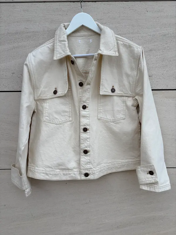 Chaqueta denim beige solapas