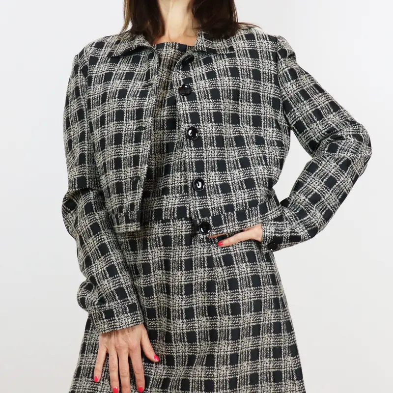 Chaqueta torera de cuadros blanca y negra