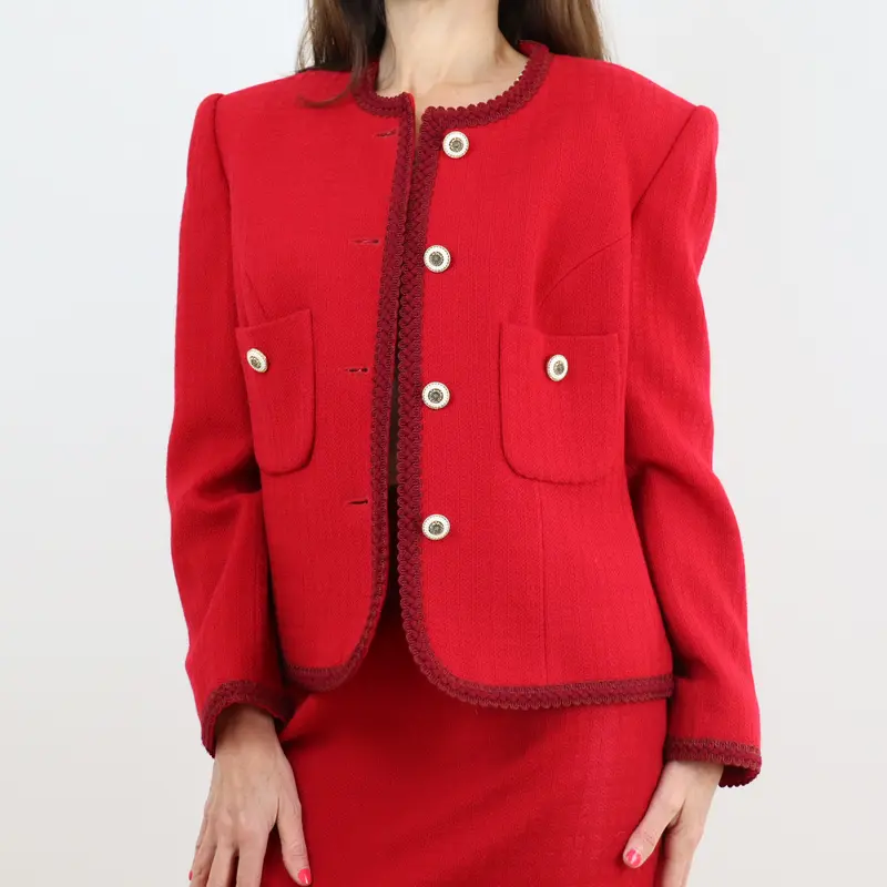 Chaqueta tweed color rojo botones fantasía