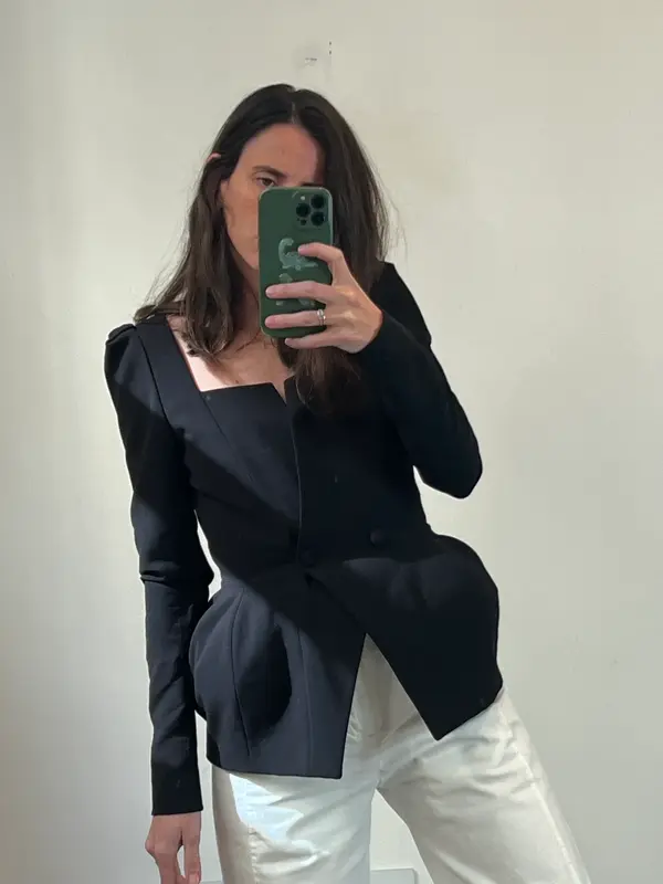 CIMER. Blazer negra detalle cintura