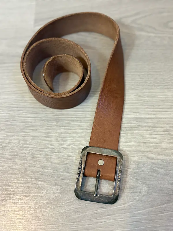 Cinturón piel camel. T 85