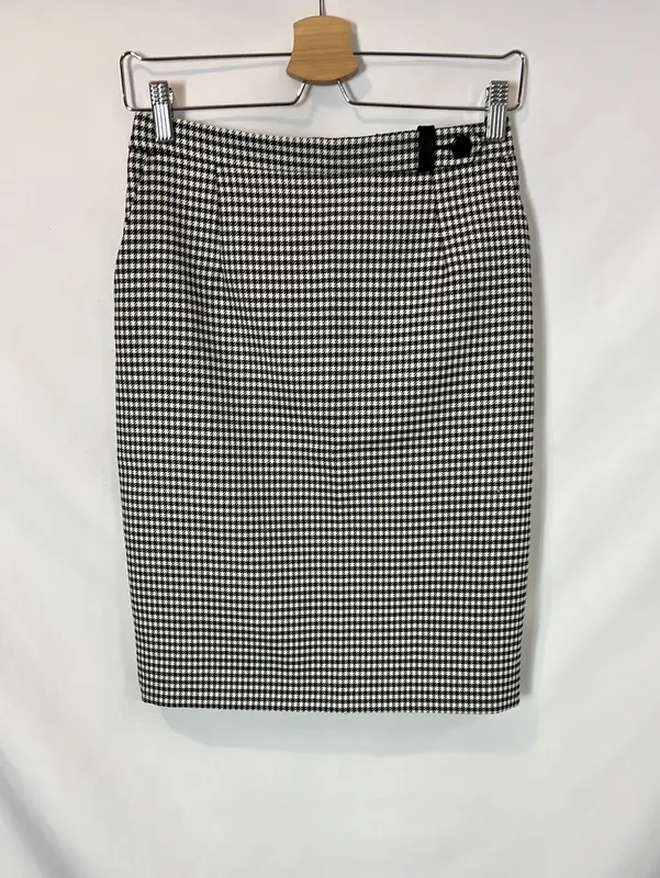 CLAUDIE PIERLOT. Falda corta pata de gallo. T 36