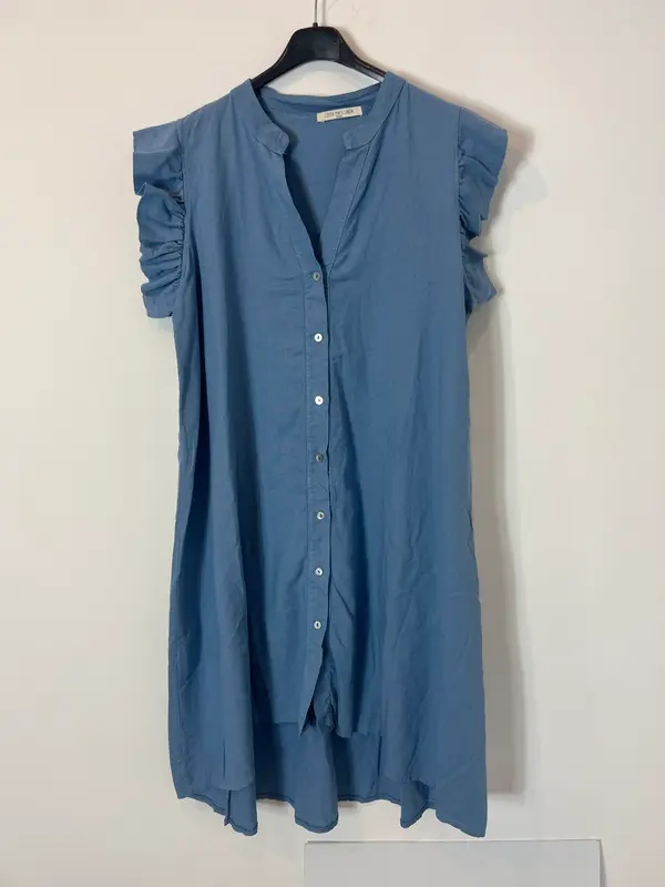COISA MAIS LINDA. Vestido midi camisero manga volante. T M/L