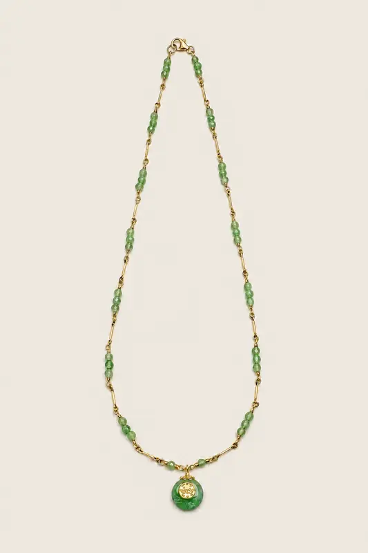 Colgante De Jade Para Joyería Sobre Aventurina