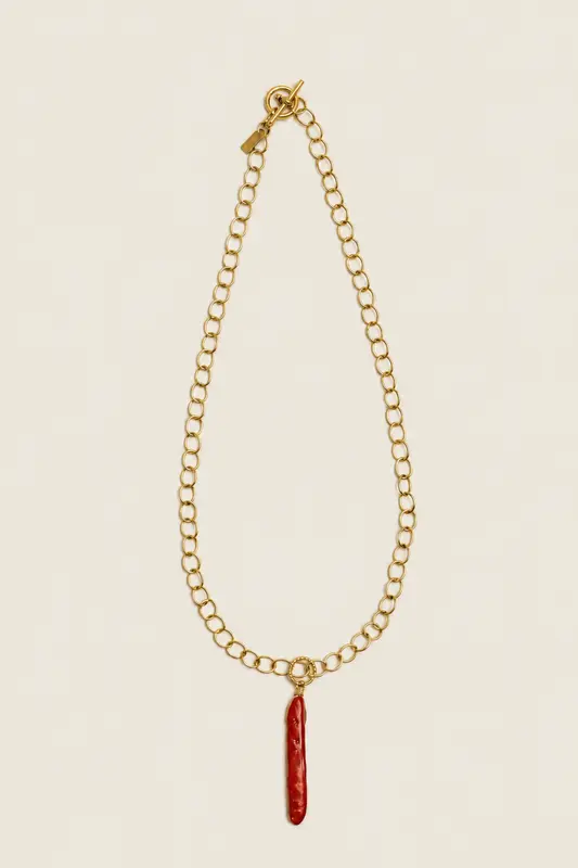Collar con colgante de coral