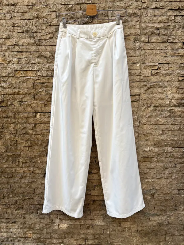 COMMENSE. Pantalón blanco ancho