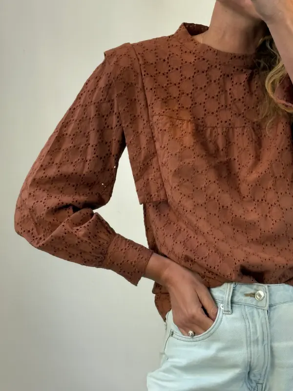 COMPAÑÍA FANTÁSTICA . Blusa caldero bordados