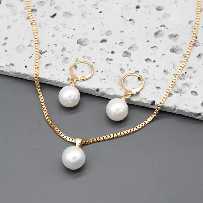 Conjunto de joyas elegantes con perlas
