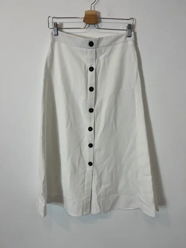 CORTEFIEL. Falda midi blanca abotonada. T S