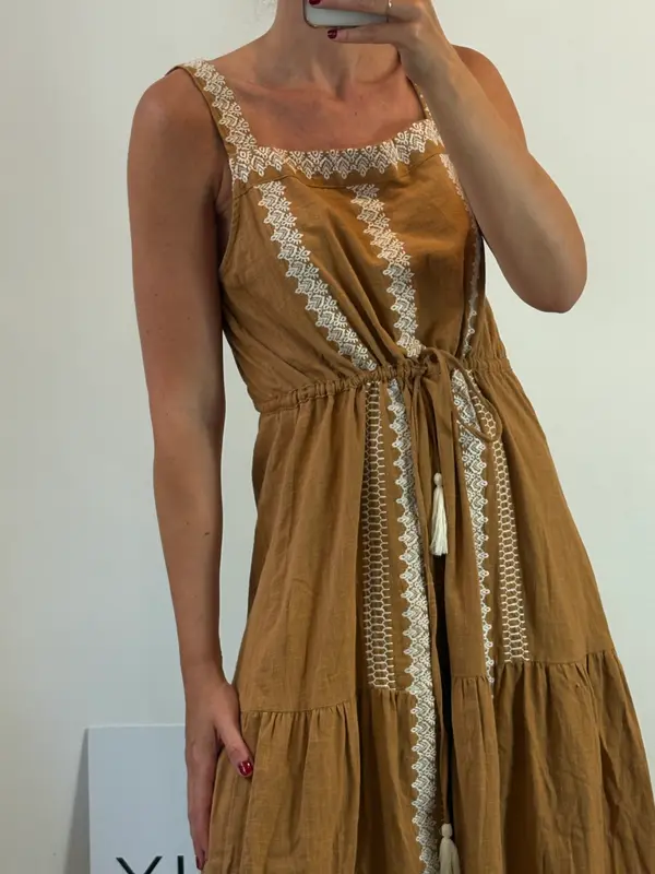 CORTEFIEL. Vestido midi bordados