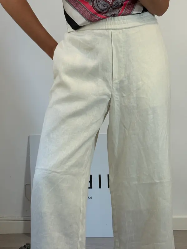COS. Pantalón color crudo fluido 38