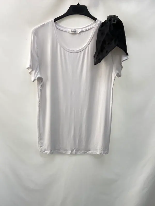 DAPHNEA.Camiseta blanca detalle plumeti T.S