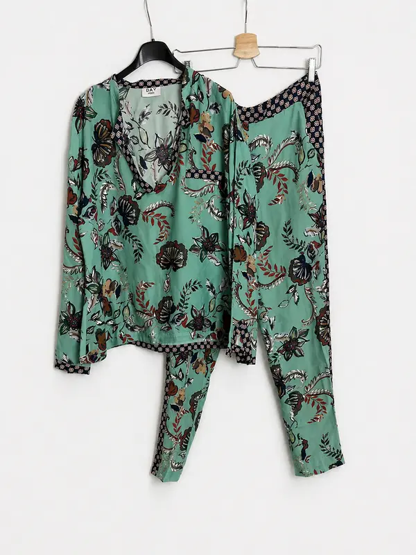 DAY (BIRGER ET MIKKELSEN). Total look azul estampado. T 36