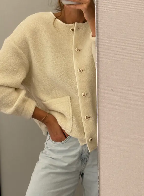 DES PETITS HAUTS. Chaqueta textura detalle botones