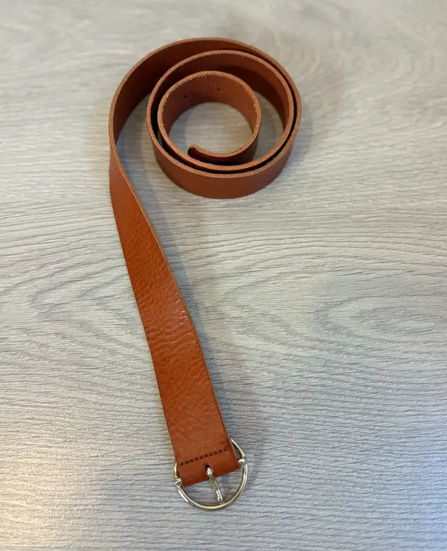 DES PETITS HAUTS. Cinturon marrón piel