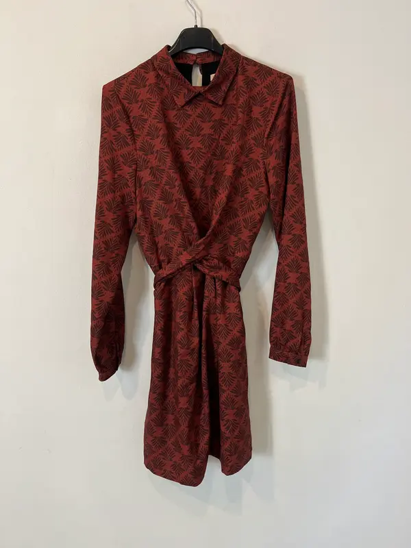 DOLORES PROMESAS. Vestido estampado burdeos T.36