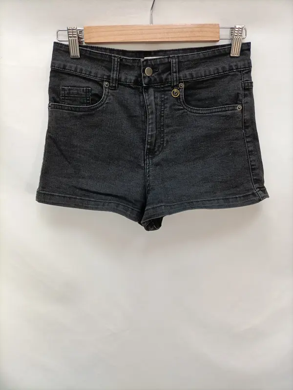 DOUTZEN'S STORIES. Shorts negro ajustado T.s