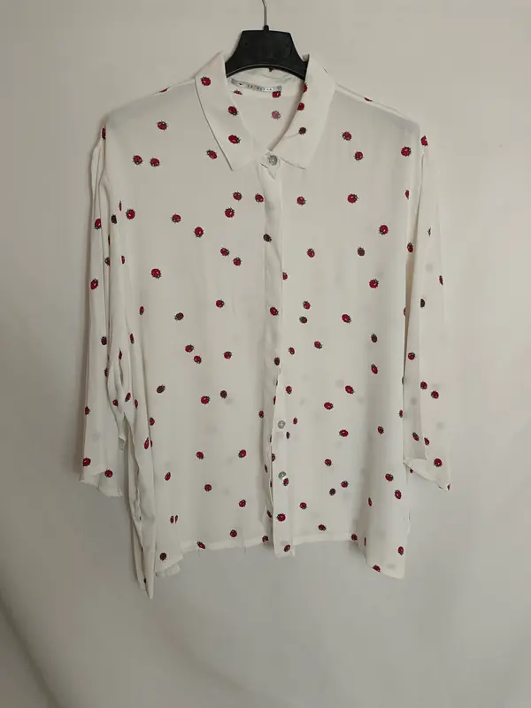 DR. BLOOM. Blusa blanca mariquitas T.m/l