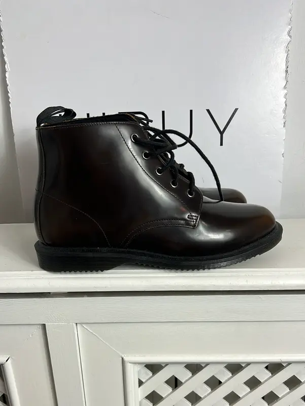 DR. MARTENS. Botines piel marrones . T 40