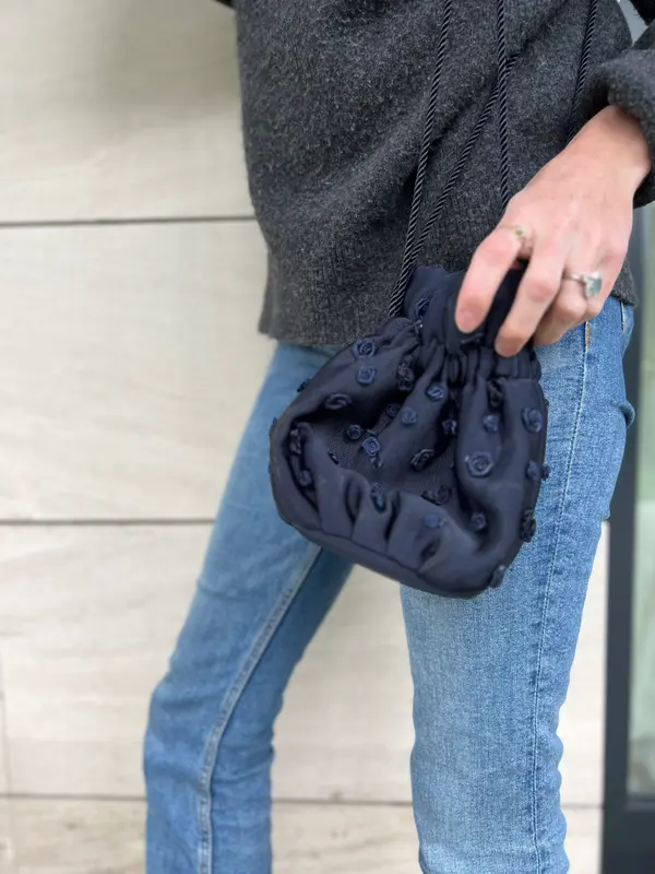 DRAP DIFUSSION. Bolso azul oscuro estilo bombonera