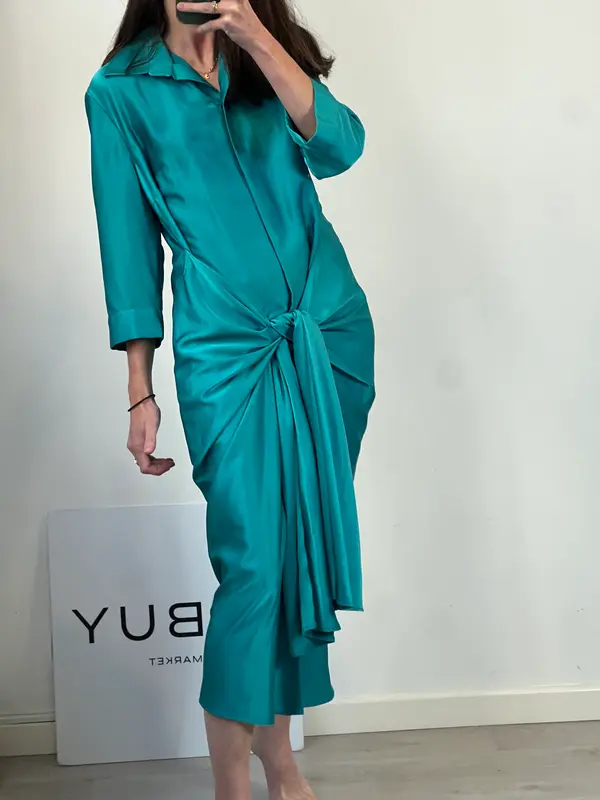 DUYOS. Vestido satinado dos piezas