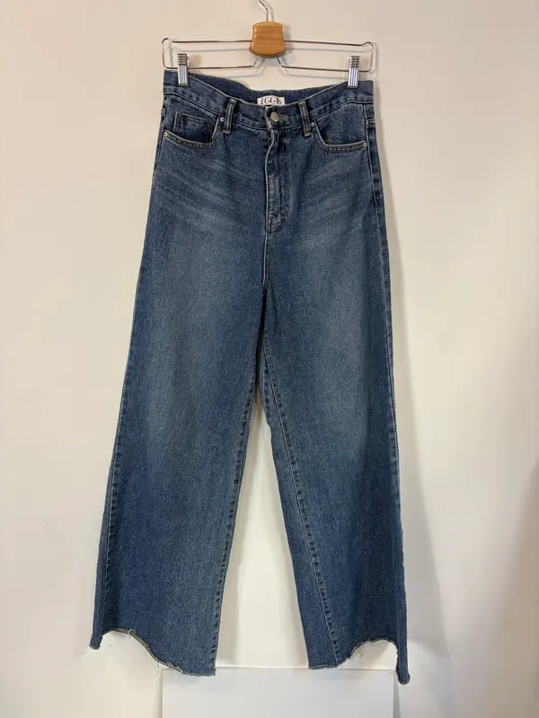 EGGIS. Denim ligero pata ancha