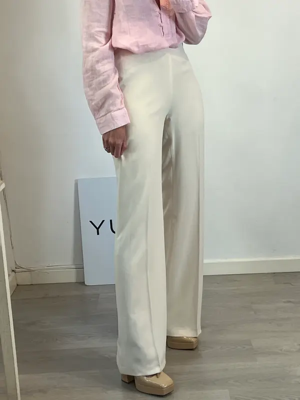 ELISABETTA FRANCHI. Pantalón fluido beige detalle cintura. T 36