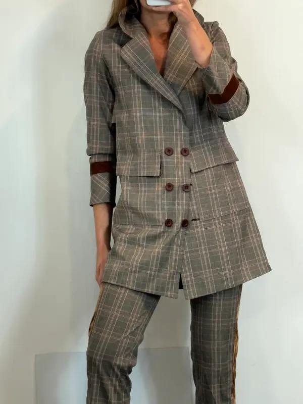 ERRE. Total look pantalón y chaqueta cuadros
