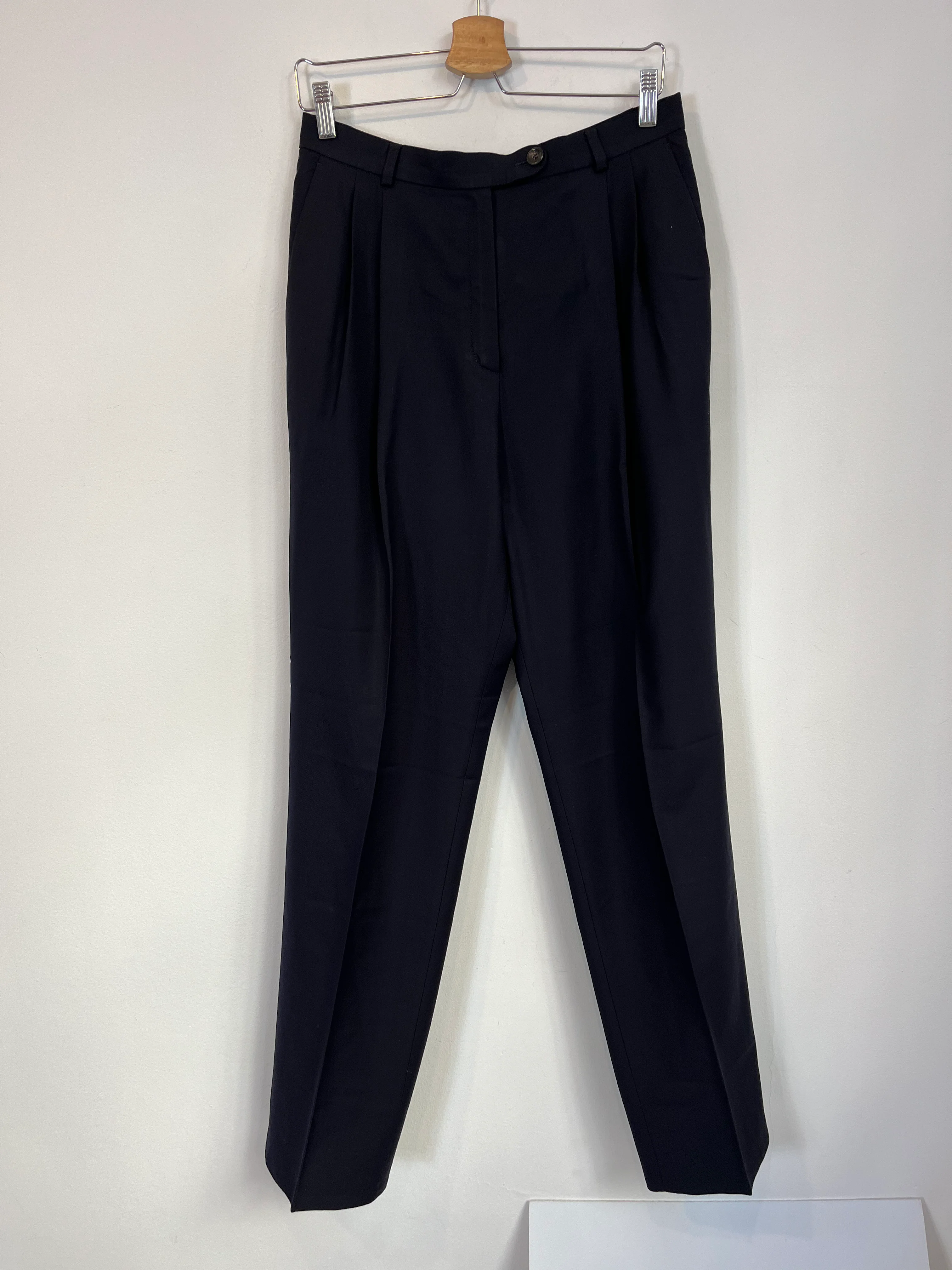 ESCADA SPORT. Pantalón azul pinzas. T 40