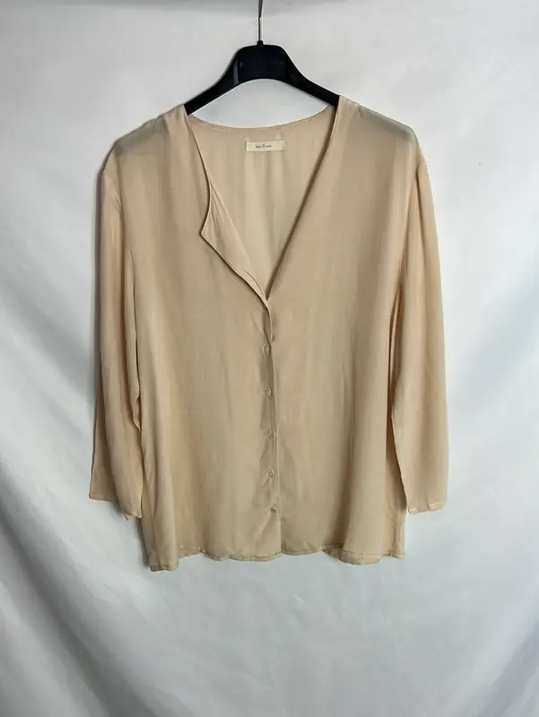 ESE O ESE. Blusa beige fluida abotonada. TS