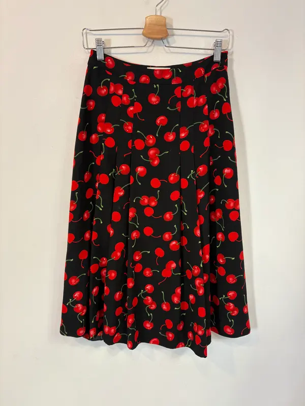 ESSENTIEL. Falda midi cerezas